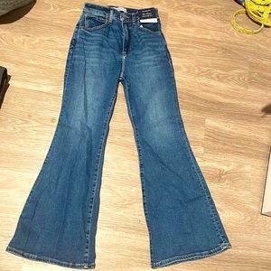 SALE!!! NWT 🎉 Abercrombie Flare Curve Love Jeans